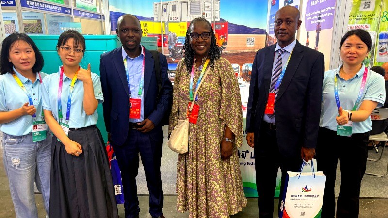 SEER POWER staff and the visiting delegation at the China-Africa Economic and Trade Expo.